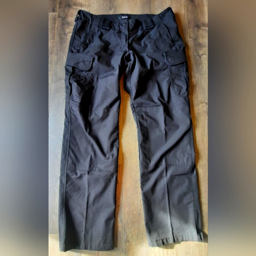 5.11 Tactical Stryke pants, Sz 14 reg, black, in new condition.